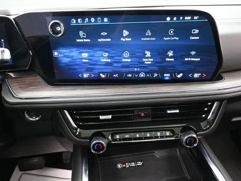 Used 2025 Chevrolet Suburban LT w/ Comfort Package image 10