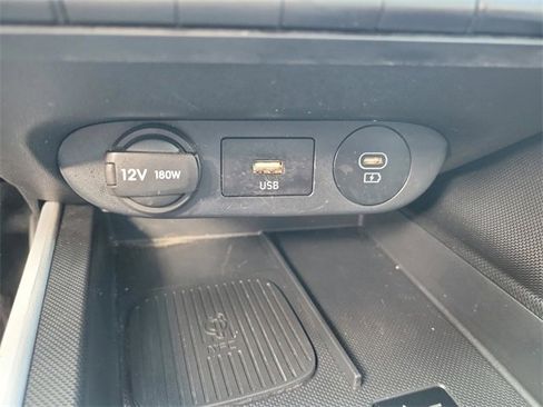 Used 2025 Hyundai Elantra Limited image 21