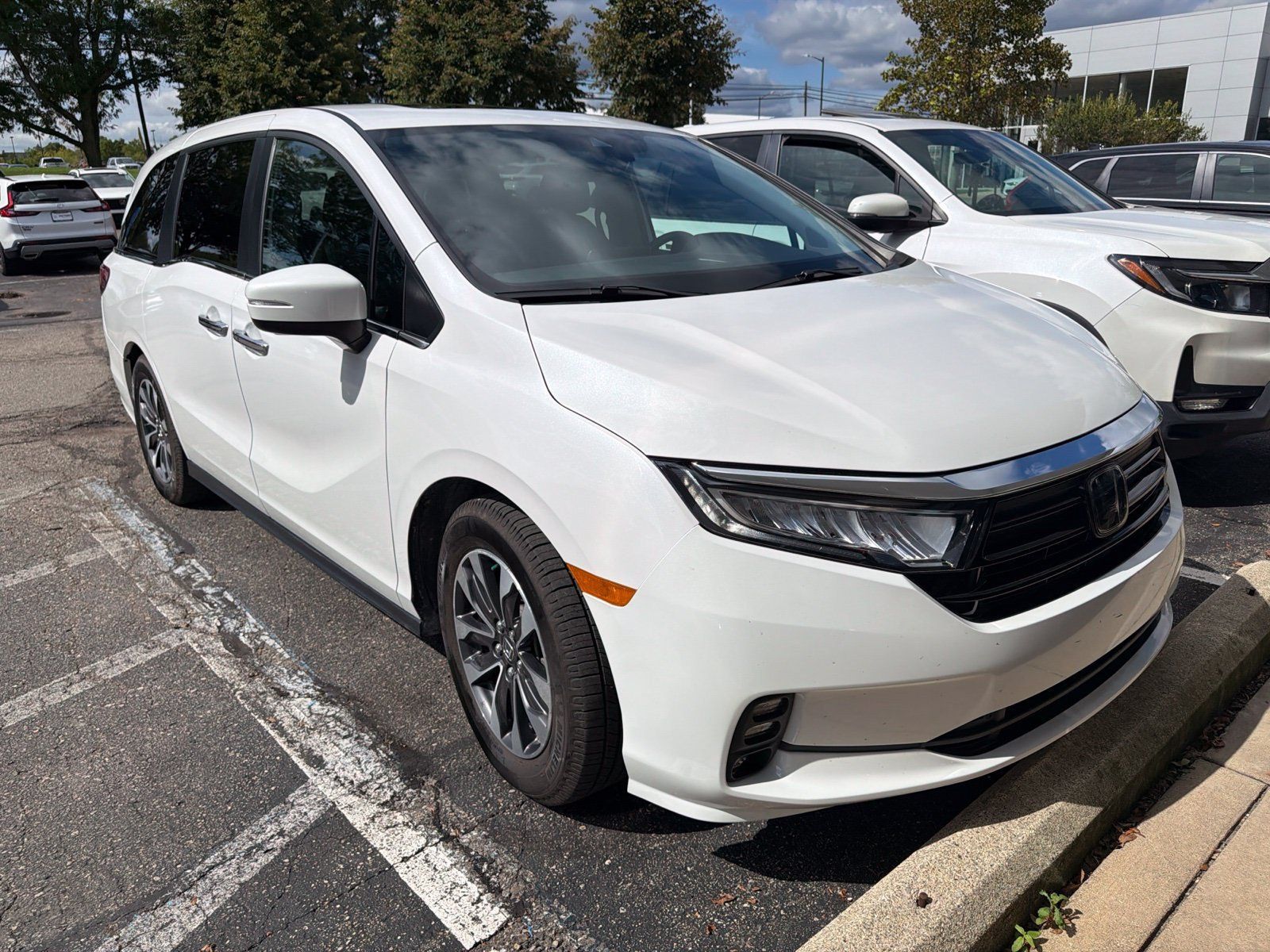Used 2023 Honda Odyssey EX-L image 3