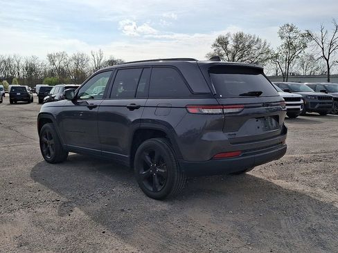 Used 2023 Jeep Grand Cherokee Altitude AWD/4WD image 7