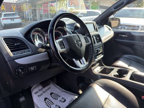 Used 2018 Dodge Grand Caravan GT FWD image 12