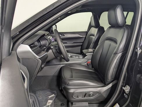 New 2025 Jeep Grand Cherokee Limited image 12