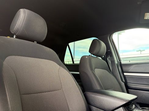 Used 2017 Ford Explorer XLT FWD image 20