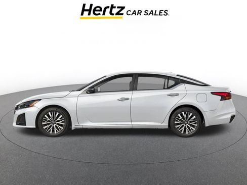Used 2025 Nissan Altima 2.5 SV FWD image 3