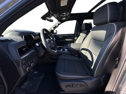 New 2026 Chevrolet Suburban Premier image 9