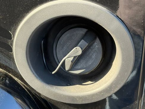 Used 2018 Jeep Wrangler Unlimited Sahara image 9