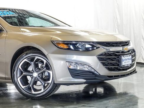 Used 2024 Chevrolet Malibu LT image 3
