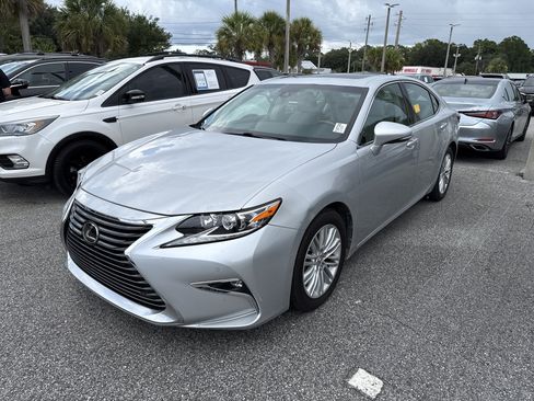 Used 2017 Lexus ES 350 w/ Premium Package FWD image 2