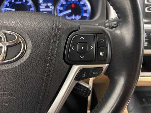 Used 2019 Toyota Highlander Plus AWD/4WD image 22