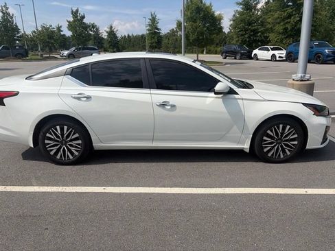 Used 2024 Nissan Altima 2.5 SV w/ SV Premium Package FWD image 5