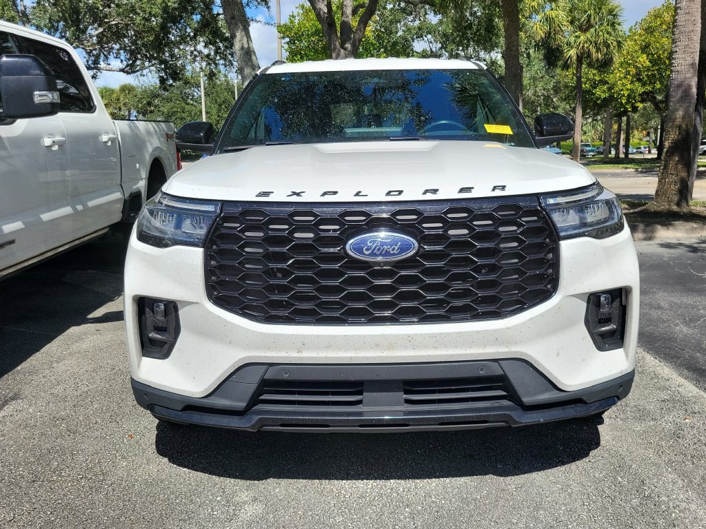 Used 2025 Ford Explorer ST-Line RWD image 2