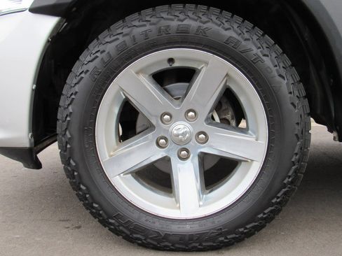 Used 2015 RAM 1500 Express image 42