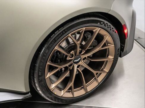 Used 2025 Aston Martin V8 Vantage Coupe image 8