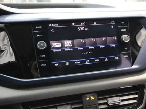 Used 2022 Volkswagen Taos SE image 19