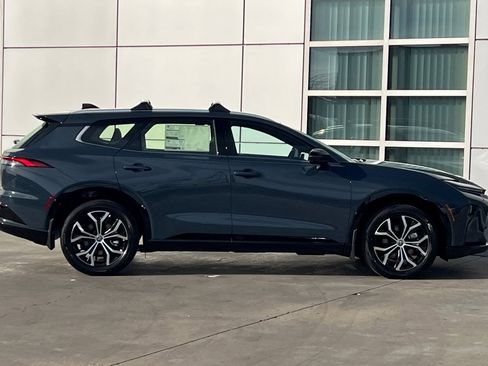 New 2025 Toyota Crown Signia image 3