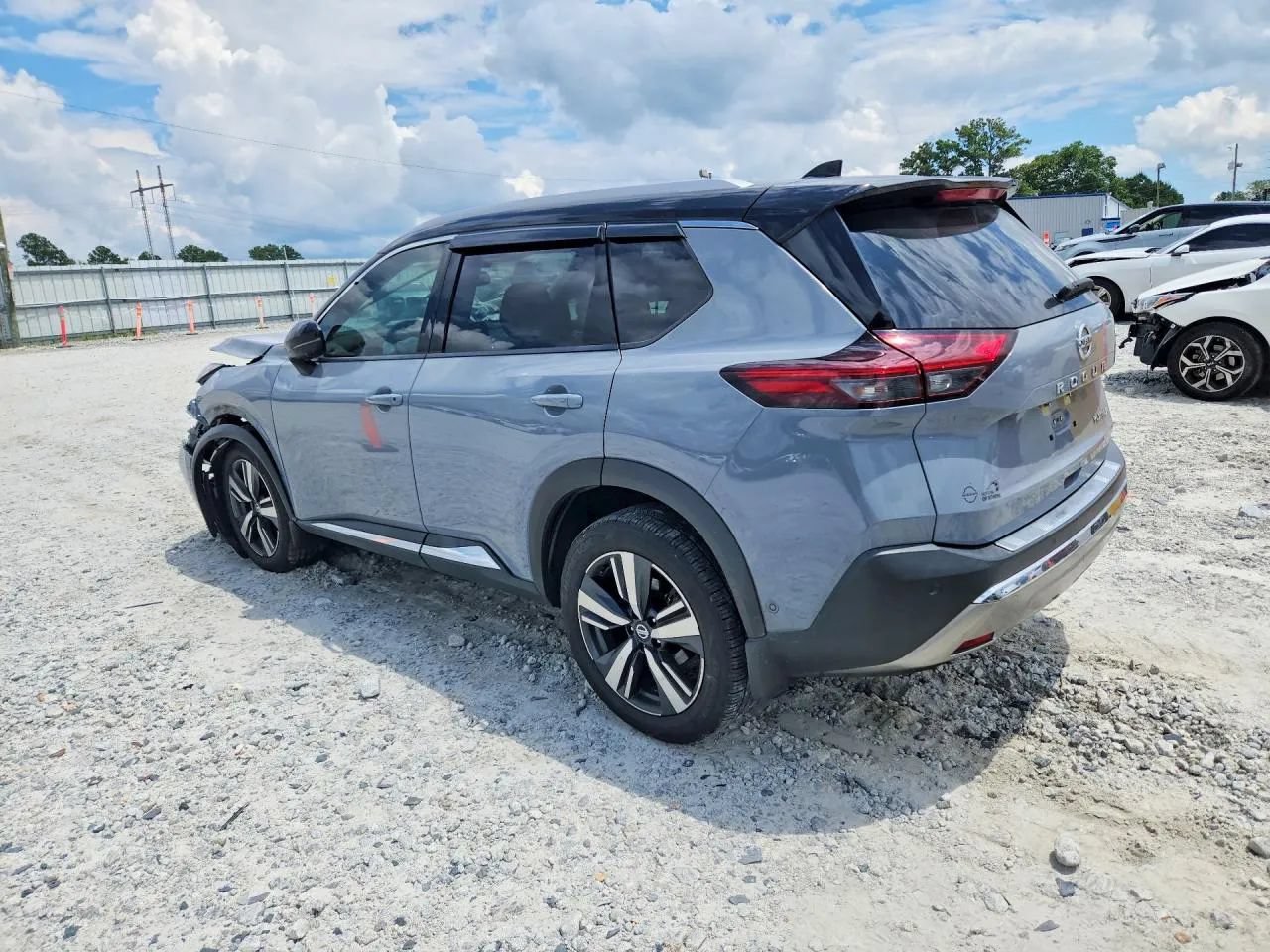 Used 2021 Nissan Rogue Platinum FWD image 1