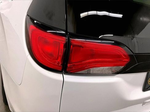 Used 2023 Chrysler Voyager LX image 23