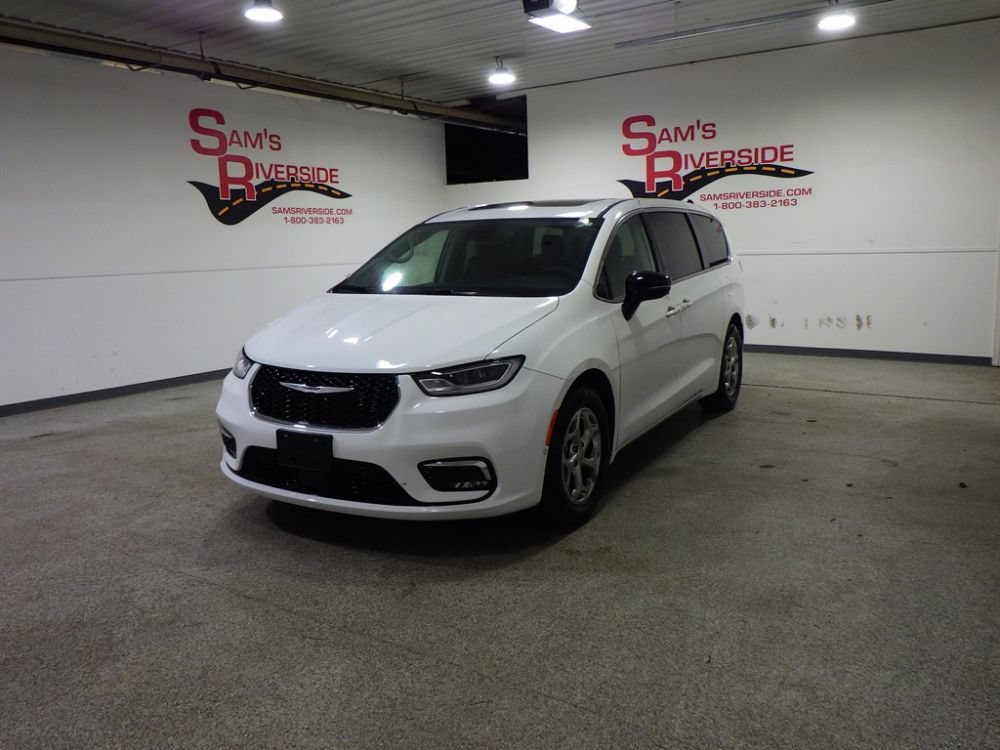 Used 2024 Chrysler Pacifica Limited FWD image 1
