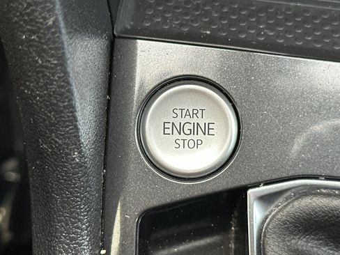 Used 2023 Volkswagen Tiguan SE image 25