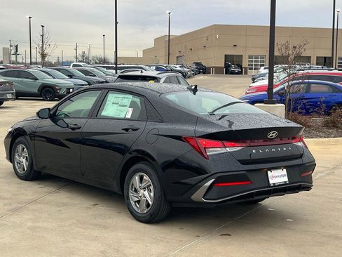 New 2026 Hyundai Elantra SE image 9