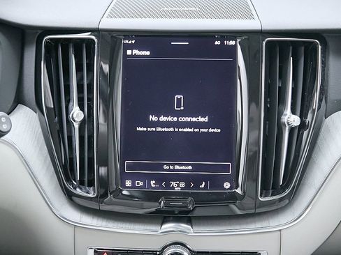 Certified 2023 Volvo XC60 B5 Plus w/ Climate Package image 27