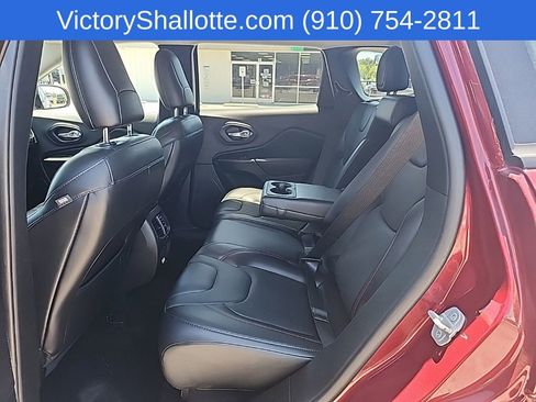 Used 2019 Jeep Cherokee Trailhawk AWD/4WD image 20