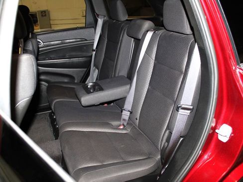 Used 2019 Jeep Grand Cherokee Laredo image 23