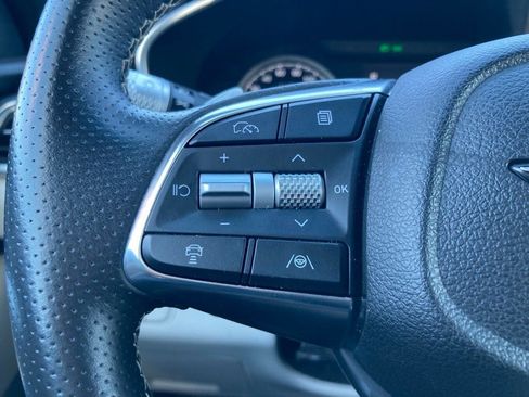 Used 2025 Genesis G70 2.5T image 15