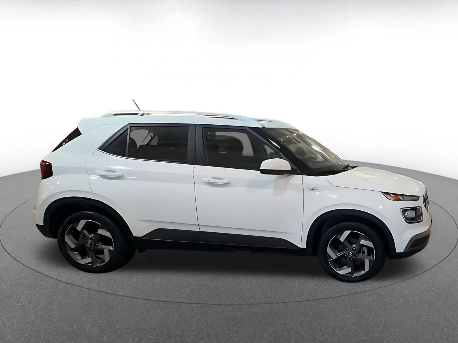 Used 2026 Hyundai Venue SEL FWD image 15
