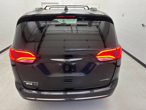Used 2020 Chrysler Pacifica Limited FWD image 5