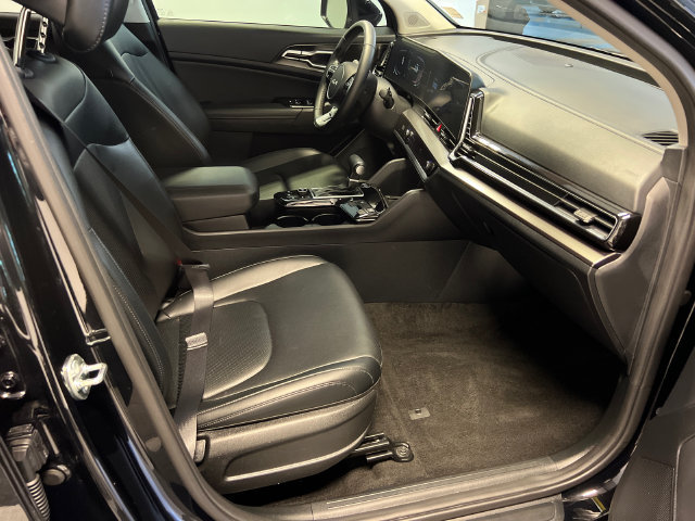 Used 2025 Kia Sportage EX w/ Premium Package FWD image 11