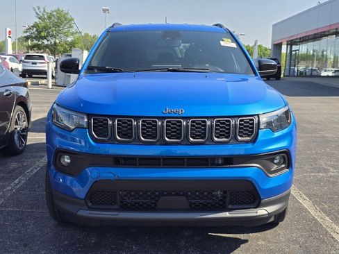 Used 2025 Jeep Compass Latitude w/ Altitude Special Edition AWD/4WD image 2