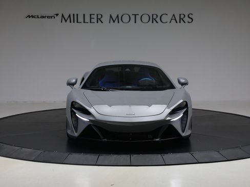 Used 2023 McLaren Artura image 12