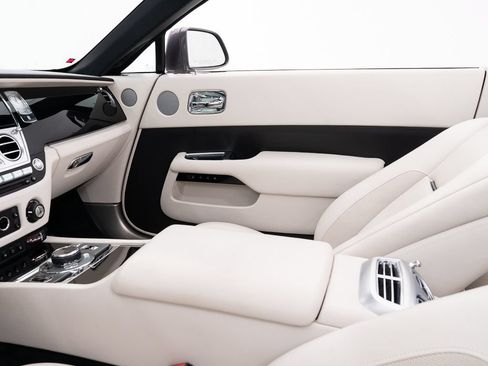 Certified 2018 Rolls-Royce Dawn RWD image 34