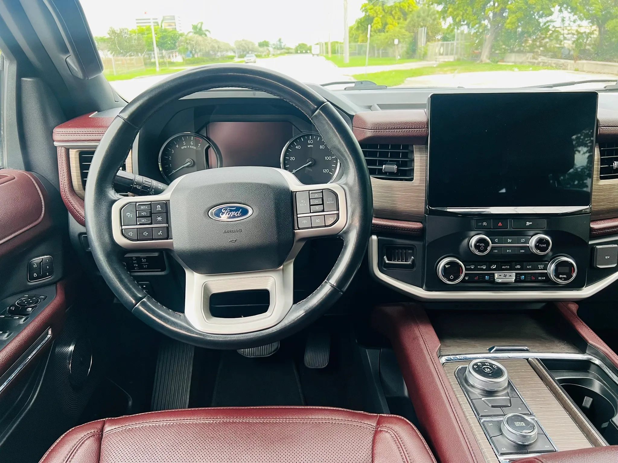 Used 2023 Ford Expedition Limited AWD/4WD image 13
