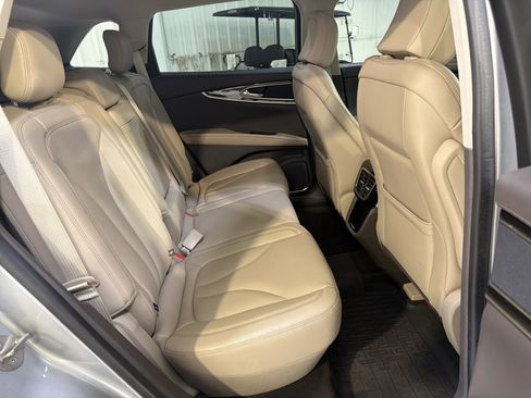 Used 2023 Lincoln Nautilus AWD w/ Premium Package image 11