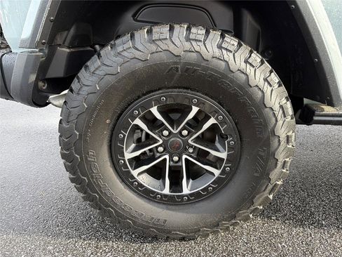 Used 2024 Jeep Wrangler Unlimited Rubicon AWD/4WD image 17