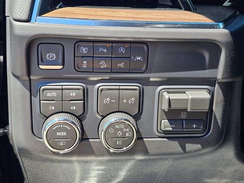 New 2026 Chevrolet Suburban High Country AWD/4WD image 27