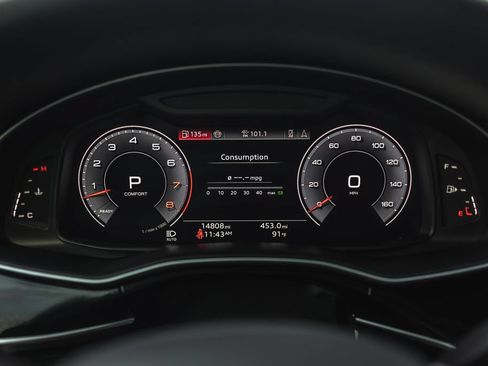 Used 2025 Audi Q8 Premium Plus AWD/4WD image 12