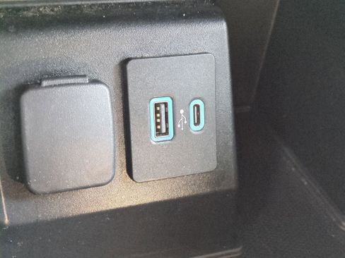 Certified 2020 Ford Explorer XLT w/ Equipment Group 202A image 34