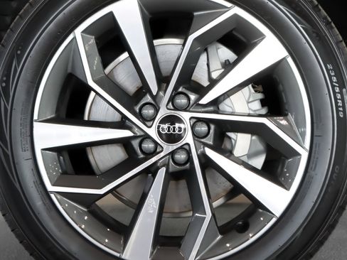 Used 2024 Audi Q5 2.0T Premium w/ Convenience Package image 7