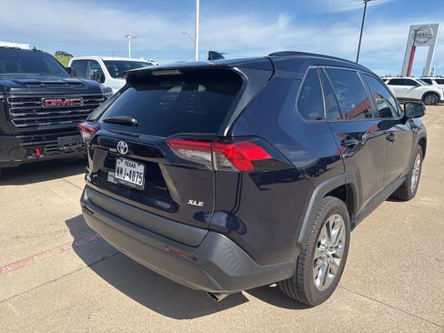 Used 2020 Toyota RAV4 XLE Premium FWD image 5