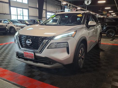 Used 2023 Nissan Rogue SV AWD/4WD image 4
