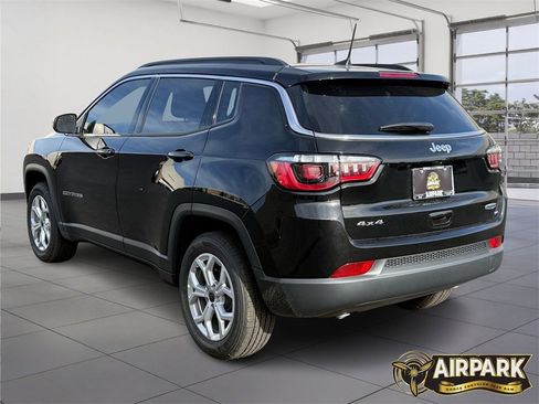 New 2026 Jeep Compass Latitude image 7