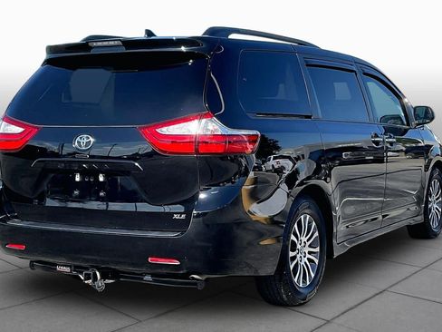 Used 2019 Toyota Sienna XLE FWD image 13