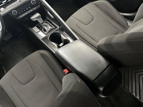 Used 2023 Hyundai Elantra SEL w/ Convenience Package image 25