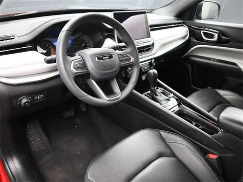 Used 2025 Jeep Compass Limited image 12