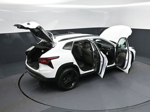 Used 2024 Chevrolet Trax ACTIV w/ Driver Confidence Package image 49