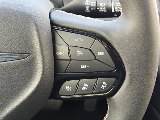 Used 2025 Chrysler Pacifica Limited FWD image 42