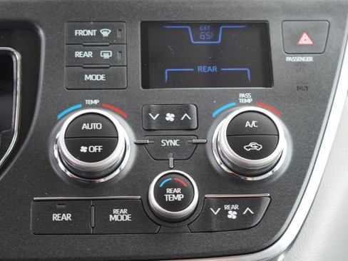 Used 2018 Toyota Sienna XLE w/ XLE Navigation Package FWD image 29